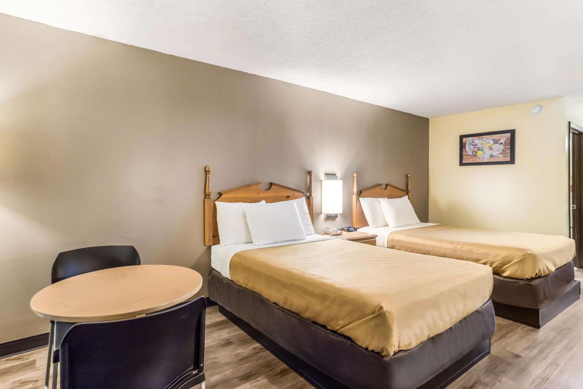 Econo Lodge Клінтон Екстер'єр фото