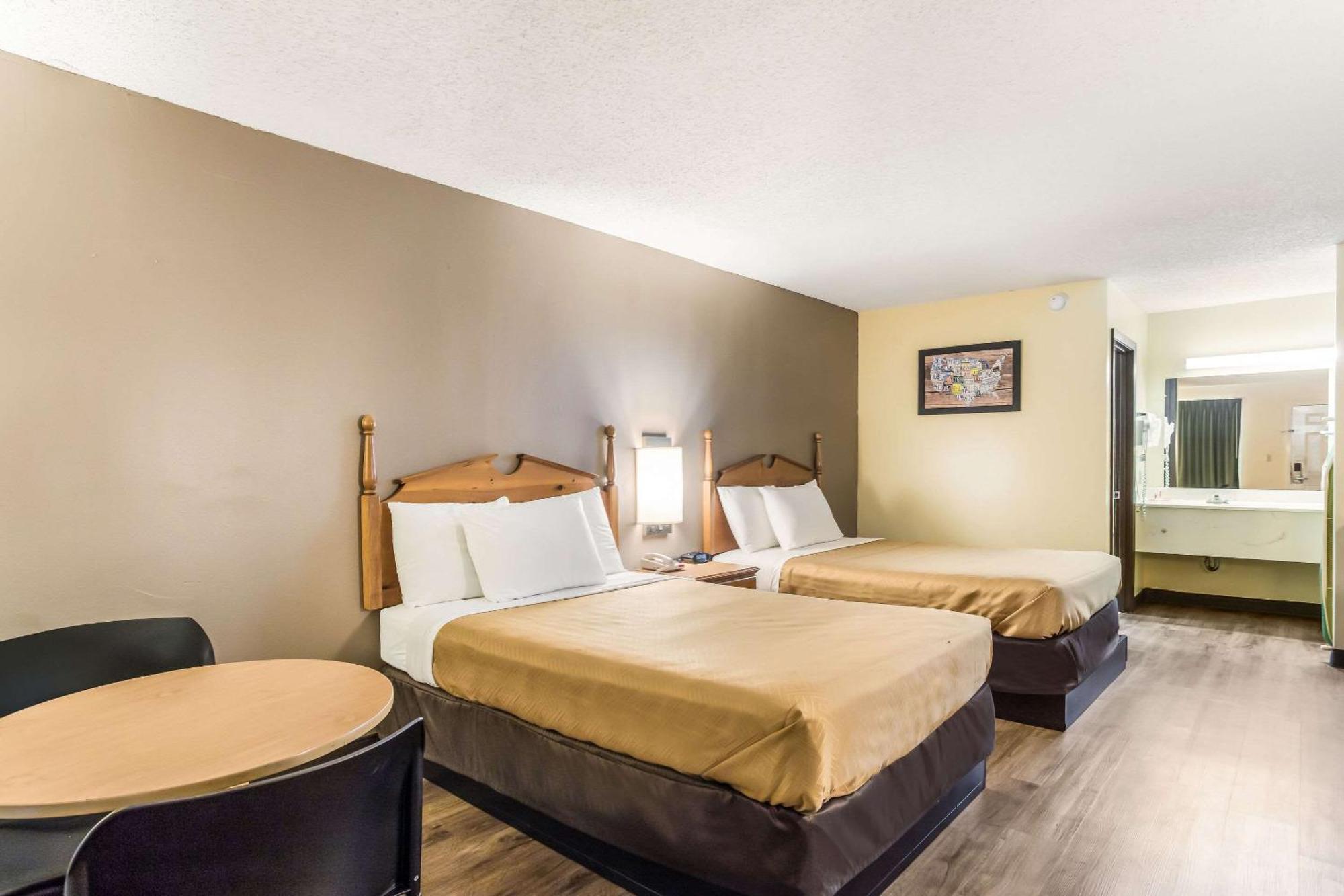 Econo Lodge Клінтон Екстер'єр фото