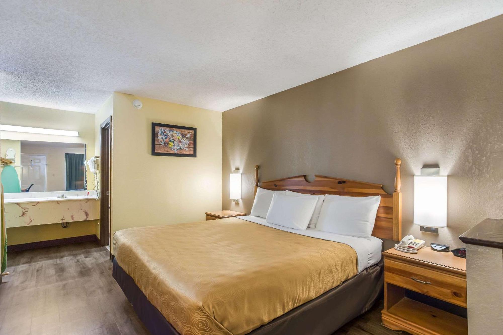 Econo Lodge Клінтон Екстер'єр фото